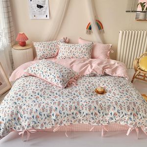 Yatak takımları pamuk vintage ve küçük taze çiçek pastoral dantel up dört parçalı set kızın kalp yatak sayfası yorgan kapağı