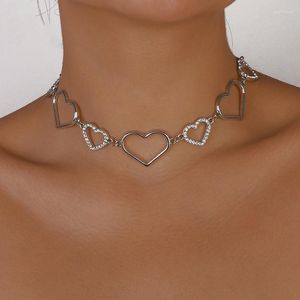 Choker Chokers Korean Hollow Diamond Heart Necklace for Women Fashionクラビクルチェーンヒップホップパンクネックレス