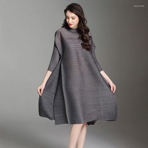 Casual Dresses Miyake Pleated Turtleneck Plus Size Women Dress Fall 2023 Fashion High Quality Hem Loose Folded Long Vintage Designer Clothes