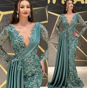 2023 Plus Size Prom -klänningar Arabiska sjöjungfru Luxurisk sexig V -hals full 3D blommig spets kristallpärlade långa ärmar kväll formella festklänningar