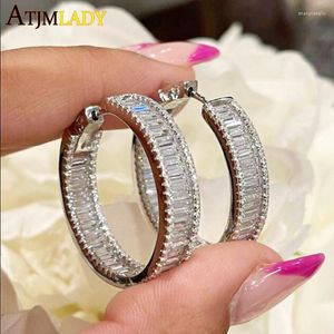 Hoop kolczyki 2023 Letnie iskrzenie Bling Out 5a Bagieette Cubic Zirconia średni CZ Huggie Earring Fashion Klasyczna biżuteria dla kobiet