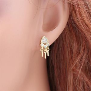 Studörhängen 1 par söta romantiska zirkonönar Ins Kvinnors minimalistiska Micro Pave Triangle Brosket Pierced Delicate Jewelry