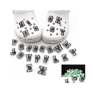 Ayakkabı Parçaları Aksesuarlar 100 PCS Karanlık Letters Croc Charm Charm Ture Clog Dekorasyon Düğmeleri Jibitz Yumuşak Kauçuk Damlası D DHW0U