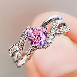 Anneaux de mariage Caoshi Romantic Delate Bands for Women Temperament Temperament Dame Finger Pink Heart Shape Zirconia Accessories Gift