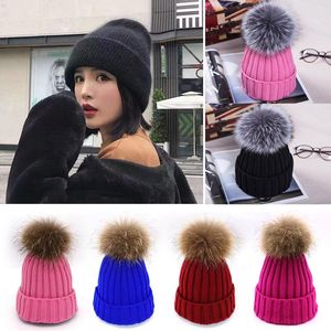 Gorro Feanie/crânio Caps de inverno Chapéu quente para mulheres tricotadas com pom pom poms Capinho de fêmea grossa