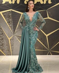 2023 Plus Size Prom -klänningar Full 3D Floral Lace Arabic Mermaid Luxurious Sexy V Neckcrystal Pärlade långa ärmar Kvällsformella festklänningar