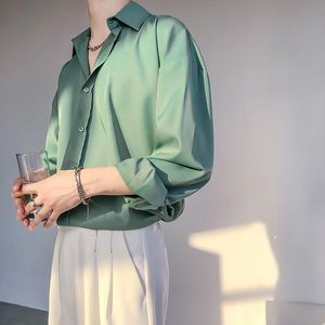 Męskie koszule swobodne koszule Formalne biznesmenowie odrzucają kołnierzyki Topy pełne tulei jesienne koszula Korea retro drape Zielona biała moda