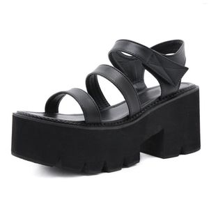 Sandalen 2023 Ankunft Sommer Frauen Plattform Dicke Unterseite Knöchelriemen High Heels Offene spitze Schwarze Gothic Schuhe