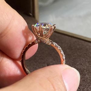 Fedi nuziali Huitan Gioielli alla moda semplici ed eleganti per le donne Anello di fidanzamento alla moda con zirconi cubici intarsiati di lusso