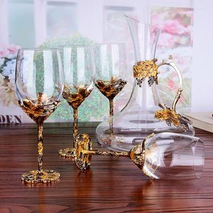 Vinglas Europeiska emalj Red Glass Cup Gold Retro Goblet Lead-Free Crystal Cups Champagne Wedding Present Party Drinkware