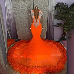 Апельсиновые перо русалка вечерние платья 2023 Сексуальные глубокие v Neck Prom Plant Prom Prom Promp