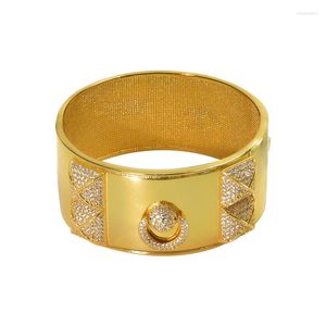 Bangle Lover Armband för kvinnor lyxmode bröllop födelsedag full sten smycken koppar gul guld färg bred kvinna