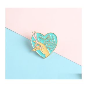 Pimler broşlar sevimli küçük aşk kalp kadınlar için komik emaye pimleri Noel demin gömlek dekor broş pin metal kawaii rozeti moda j dhacs