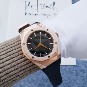 Classic men's automatic mechanical watch sapphire mirror business casual style waterproof rubber strap 42mm