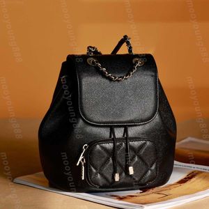 Designer de qualidade de espelho superior Mulheres pequenas mochilas de mochila preto Caviar sacos de aba s￭mbolos cl￡ssicos de tira dupla de ombro de pe￧as de ouro real