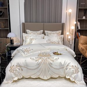 Set di biancheria da letto di lusso in cotone egiziano oro piuma ricamo giallo chiaro bianco patchwork copripiumino lenzuolo federe