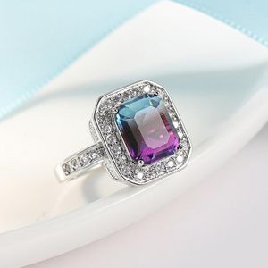 Klaster Pierścienie Piękne turmalinowe wycięte nano symulowana Zultanite Kolor Zmiana Dispore Women Wedding Cocktail Pierścień 925 Sterling Plata