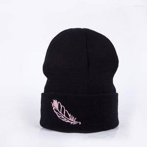 Berets Unisex Winter Beanies Вышивая перо розовая вязаная шляпа Balck.