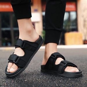 Sandalet 2023 Fashion Erkek Ayakkabıları Yaz Slip Nefes Bulunur Terlik Işık ve Rahat Günün Yumuşak Tabanları