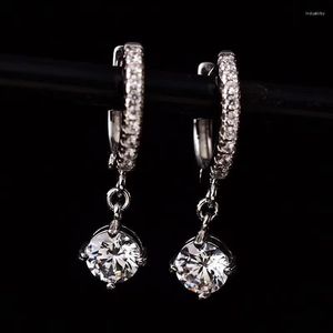 Dangle Küpe Yuvarlak Moissanit Damla Kadınlar İçin Drop 0.5Ct Zarif S925 STERLING Gümüş Platin Kaplama Düğün İnce Mücevherat