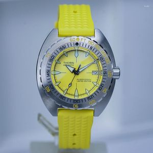 Orologi da polso Orologio subacqueo da uomo Thorn Vetro zaffiro Quadrante giallo Luminoso NH35 Movimento automatico Cinturino in caucciù resistente all'acqua 200 m