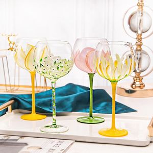 Bicchieri da vino Fiori dipinti Calice in vetro Coppa rossa Stile medievale Tulipano dipinto a mano Crisantemo Regalo romantico Decorazione bar per la casa