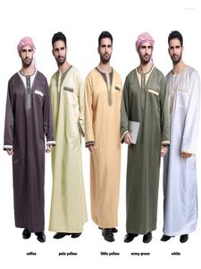 Men's Hoodies Arabic Islamic Men Traditional Clothing Long Sleeve Round Neck Solid Color Robe With Pocket Autumn Spring Muslim Dubai Kaftan