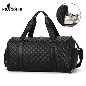 Utomhuspåsar Dry och våt läder Gym Bag Waterproof Sports Fitness Handbag Women Axel Bagage Travel Påsar med skor förvaring XA827D T230129