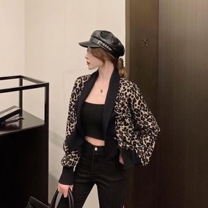 Женские куртки 2023 Дизайн Spring Fashion Leopard Print Pactry Pactwork вязаная ткань короткая куртка пальто кардиган топы Sml