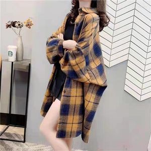 Kvinnors blusar Kvinnors långa skjortor Autumn Female Shirt Plaid Women Lantern Sleeve Cotton Blus Top Outerwear T607