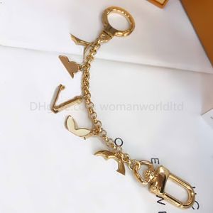 Modedesigner nyckelring märke nyckel spänne blomma bokstav nyckel kedja handgjorda guld nyckelringar män kvinnor väska hänge gåva