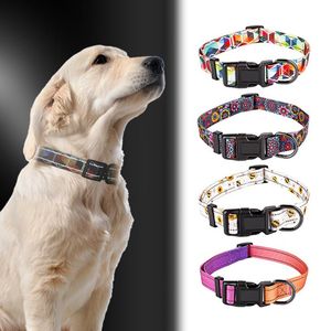 Dog Collars Leashes調整可能な襟4サイズ耐久性のある安全ファッションバックル小さな中程度の大きな犬を印刷塗装ペットアクセサリー