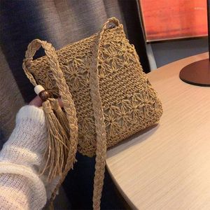 Bolsas noturnas 2023 Spring Autum Beach Praia Bag de ombro de palha com tamel boho hollow out crochet crossbody handbag macram