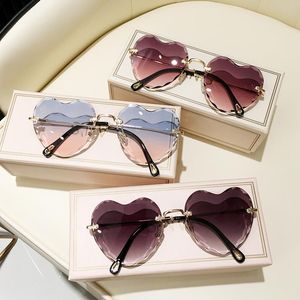 Óculos de sol Love Mulheres em forma de coração Design de marca 2023 Rimless Cat Eye Frame 90s Sun Glasses Clear Lens Gradient Shades Gift S335