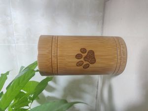 中国スタイルの製品彫刻されたカスタム竹のペットurン火葬かわいい猫の犬の足のサイズの子犬の子猫の子猫の灰の灰230130