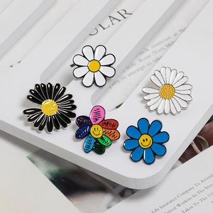 Brooches Mix Styles Cute Badge Flower Enamel Daisy Trendy Brooch Pins Women Korea Lovely Butterfly Sunflower Bag Hat Gift