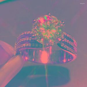 Pierścionki ślubne trend modowy Wysokiej klasy super flash cyrkon pierścionek zaręczyny Krajowy sześcioklasowy złotą biżuterię na bal maturalny
