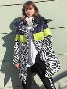 女性のトレンチコートパーカの女性冬のジャケットスティリーシブラパターンプリントジャケット長いフード付きアウトウェア厚い綿パッド