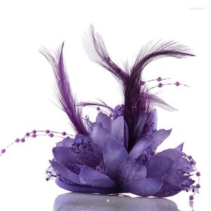 Broscher koreanska små pärlhjortfjäder trasa konst blomma brosch stift smycken lyxig huvudbonad tyg söta stift gåvor för kvinnor tillbehör
