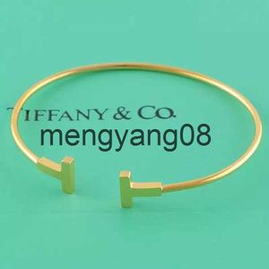 Charm Armband Women Designer Bangles Simple High Polished Armband Single Heart Luxury Brand Couple Armets Lady Party Gifts Wholesale T2201311