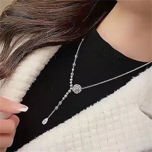 Luxury Earrings Necklace Sets Womens Designer Fashion Flowers Necklaces Brands Silver Sparkling Diamond Ear Studs Jewelry