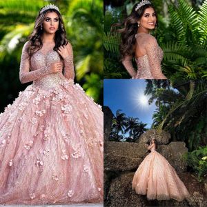 2023 Abito da ballo Abiti Quinceanera Abiti da sposa Blush Pink Perline di cristallo con paillettes scintillanti Illusione aperta sul retro Paillettes Maniche lunghe Abito dolce 16 con fiori