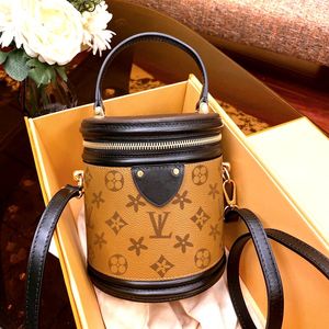 Lyxdesigners Äkta läder Klassiska väskor Presbyopic handväskor plånböcker cannes petit noe modellering crossbody bucket bag
