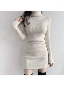 Abiti casual Donna Dolcevita di alta qualità Abiti attillati in maglia 2023 Autunno Slim Maglione femminile sexy Mini abito vintage francese semplice