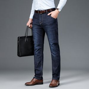 Jeans da uomo Classic Relaxed Fit Flex Jean Uomo Autunno Inverno Vita alta Business casual classici pantaloni in denim blu nero 230131