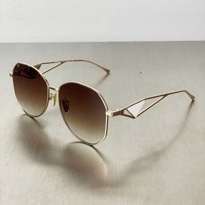 패션 액세서리 여성용 선글라스 선글라스 삼각형 라벨 INS Metal Sunglasses UV400을위한 고급 디자이너 선글라스