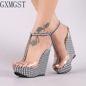 Sandaler 2023 Fashion gingham tjocka bottnar kil femme ankel spänne remplattform höga klackar pvc transparenta kvinnor skor