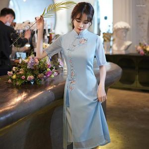 Ropa étnica Moda Cheongsam Para Mujeres Vestido Tradicional Chino Qipao Elegante Flor Bordado Moderno Vintage Dividir Vestidos de Novia