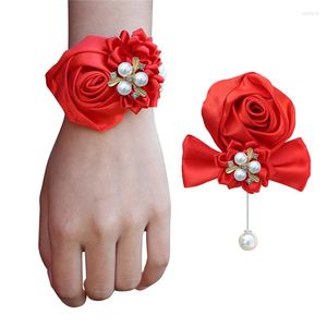 Dekorativa blommor 2023 Fashion Wrist Flower for Bride Bridesmaids Handdekor Brudgummen Corsage Suits Pearl Elegant Boutonniere Women och