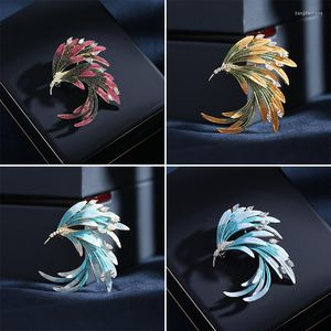 Brooches SUYU High Grade Copper Micro Inlaid Cubic Zirconia Chinese Style Gradual Change Feather Brooch Dress Accessories